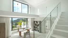 For sale El Madroñal villa with 5 bedrooms