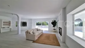 For sale villa in Guadalmina Alta with 5 bedrooms