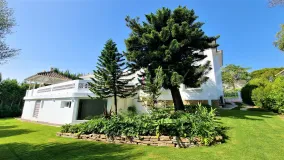 For sale villa in Guadalmina Alta with 5 bedrooms