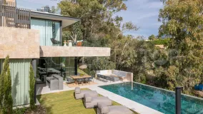 6 bedrooms Nueva Andalucia villa for sale