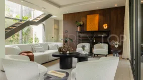 6 bedrooms Nueva Andalucia villa for sale