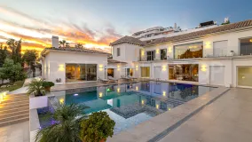For sale villa with 7 bedrooms in Guadalmina Alta