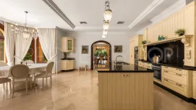 For sale Guadalmina Baja villa with 8 bedrooms