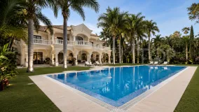 For sale Guadalmina Baja villa with 8 bedrooms