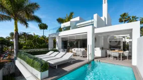Semi detached villa for sale in Puente Romano