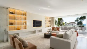 Semi detached villa for sale in Puente Romano