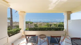 For sale ground floor apartment with 3 bedrooms in Los Monteros Playa