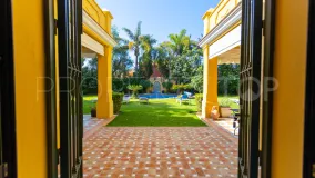 Villa en venta en Guadalmina Baja con 5 dormitorios