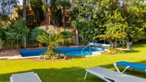 Villa en venta en Guadalmina Baja con 5 dormitorios