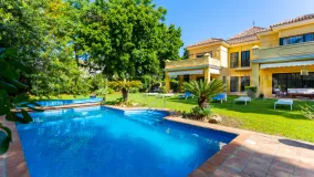 Villa en venta en Guadalmina Baja con 5 dormitorios
