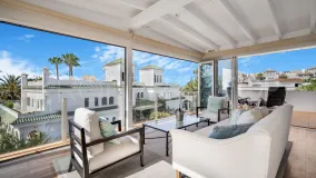 Se vende villa pareada en Marbellamar de 4 dormitorios