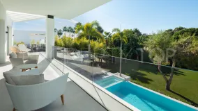 Se vende villa de 5 dormitorios en Nueva Andalucia