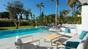 Se vende villa de 5 dormitorios en Nueva Andalucia