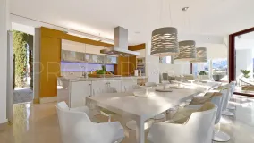 Se vende villa con 7 dormitorios en Nueva Andalucia