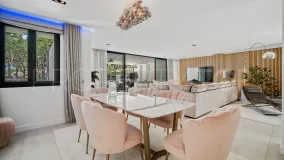 Villa en venta en Hacienda las Chapas con 6 dormitorios
