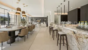 For sale villa in Nueva Andalucia with 6 bedrooms