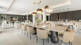 For sale villa in Nueva Andalucia with 6 bedrooms