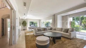 Buy villa in El Herrojo