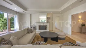 Buy villa in El Herrojo