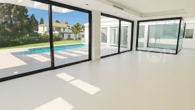 Villa a la venta en El Chaparral con 5 dormitorios