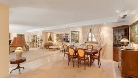 For sale villa in Nueva Andalucia