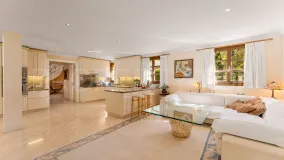 For sale villa in Nueva Andalucia