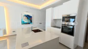 Apartamento de 2 dormitorios en venta en Marbella - Puerto Banus