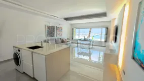 Apartamento de 2 dormitorios en venta en Marbella - Puerto Banus
