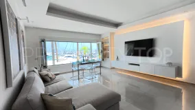 Apartamento de 2 dormitorios en venta en Marbella - Puerto Banus
