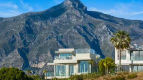For sale Nueva Andalucia villa with 4 bedrooms