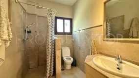 Comprar villa de 4 dormitorios en Guadalmina Baja