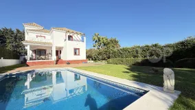 Villa en venta en Guadalmina Baja
