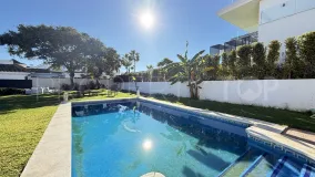 Villa en venta en Guadalmina Baja