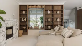 Buy villa with 5 bedrooms in Nueva Andalucia