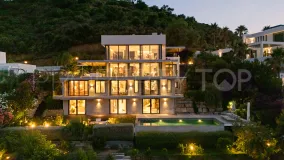 Marbella Este, villa con 6 dormitorios a la venta