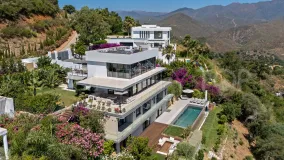 Marbella Este, villa con 6 dormitorios a la venta