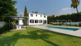 For sale villa in Nueva Andalucia