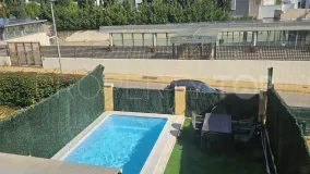 Se vende adosado en Estepona Este con 3 dormitorios