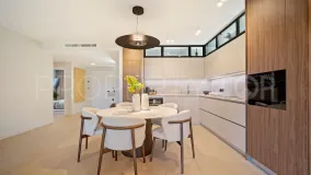 Buy 3 bedrooms apartment in Estepona East