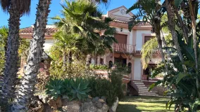 Villa for sale in Estepona