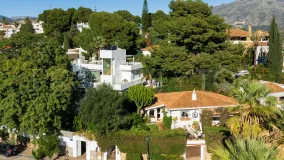 Buy villa with 6 bedrooms in Nueva Andalucia