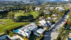 Se vende villa en Nueva Andalucia de 6 dormitorios