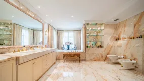 For sale 4 bedrooms villa in Nueva Andalucia