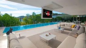 For sale 6 bedrooms villa in Nueva Andalucia