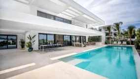 For sale 6 bedrooms villa in Nueva Andalucia