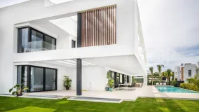 For sale 6 bedrooms villa in Nueva Andalucia