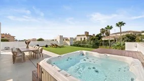 For sale villa with 5 bedrooms in Nueva Andalucia