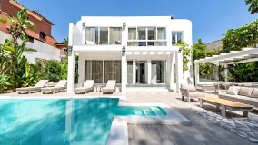 Villa for sale in Nueva Andalucia with 4 bedrooms