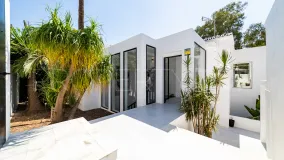Villa for sale in Nueva Andalucia with 4 bedrooms
