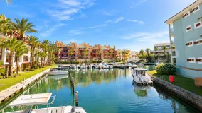 For sale apartment with 3 bedrooms in Sotogrande Puerto Deportivo